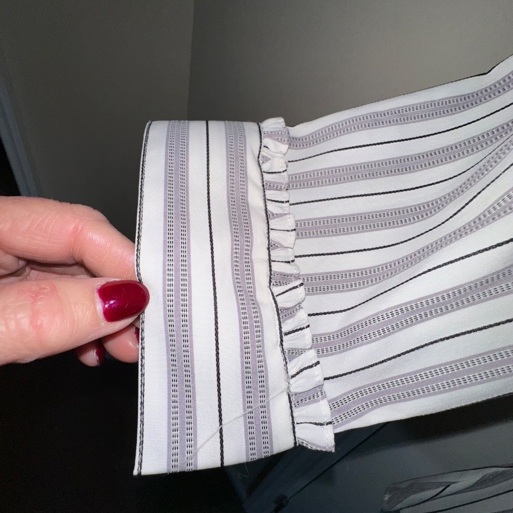 DCC Missy, large striped stretchy dress blouse. Pale purple, black and white. - Picture 5 of 10